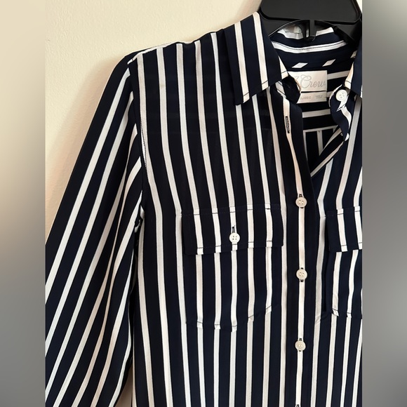 JCrew classic-fit silk shirt in stripe navy blue. Size 0. - Picture 6 of 13